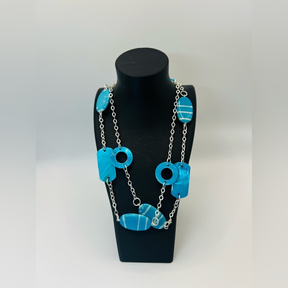 Chic Turquoise and Silver Necklace